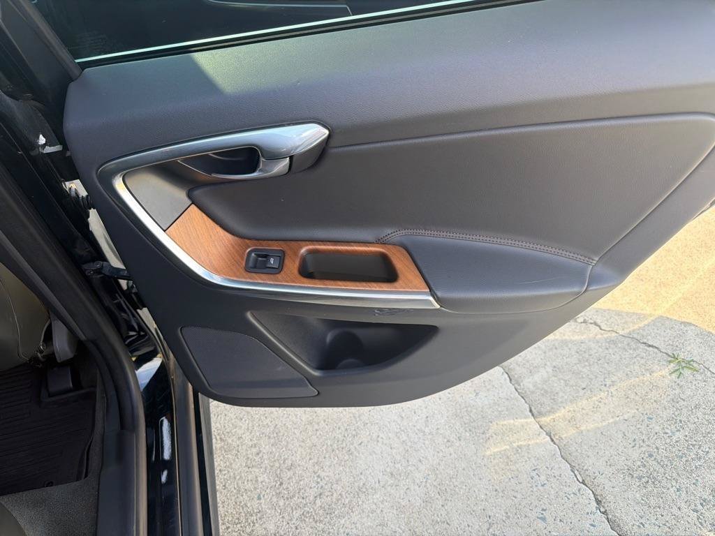 Used 2017 Volvo XC60 T5 Inscription w/ Preferred Option Package FWD image 32