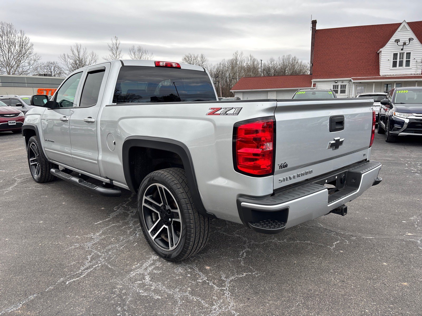 Used 2018 Chevrolet Silverado 1500 LT w/ LPO, Black Pack AWD/4WD image 5