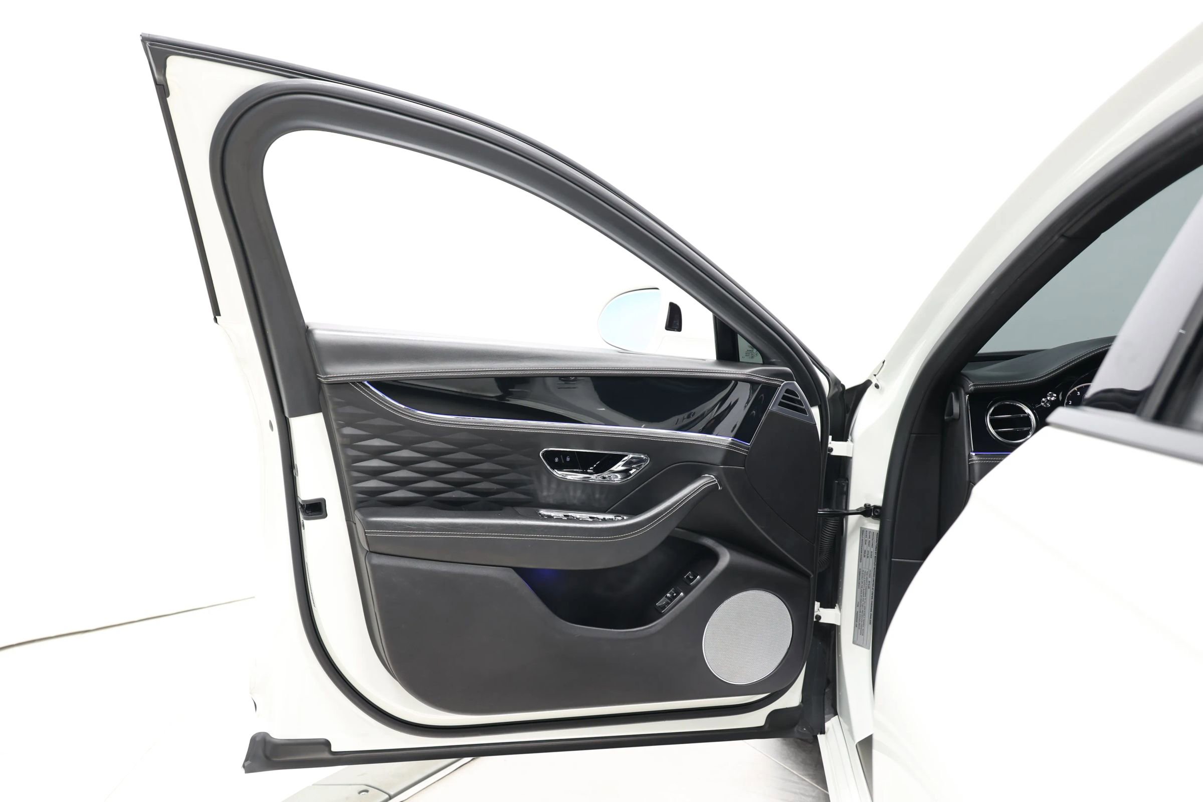 Used 2020 Bentley Flying Spur W12 image 12