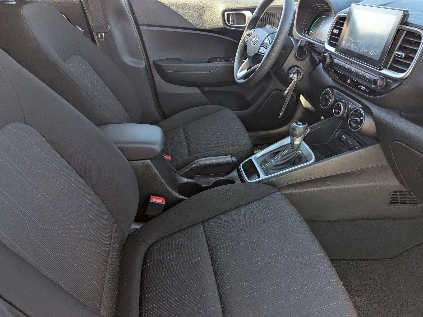 Used 2025 Hyundai Venue SE image 12