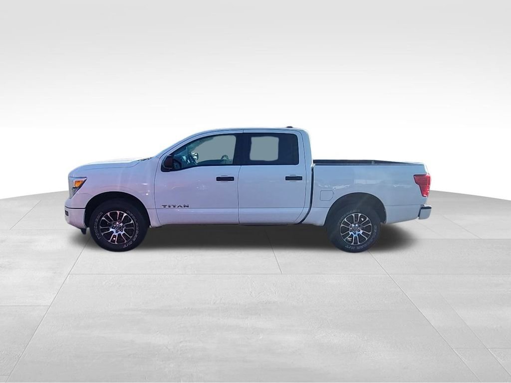 Used 2022 Nissan Titan SV AWD/4WD image 15