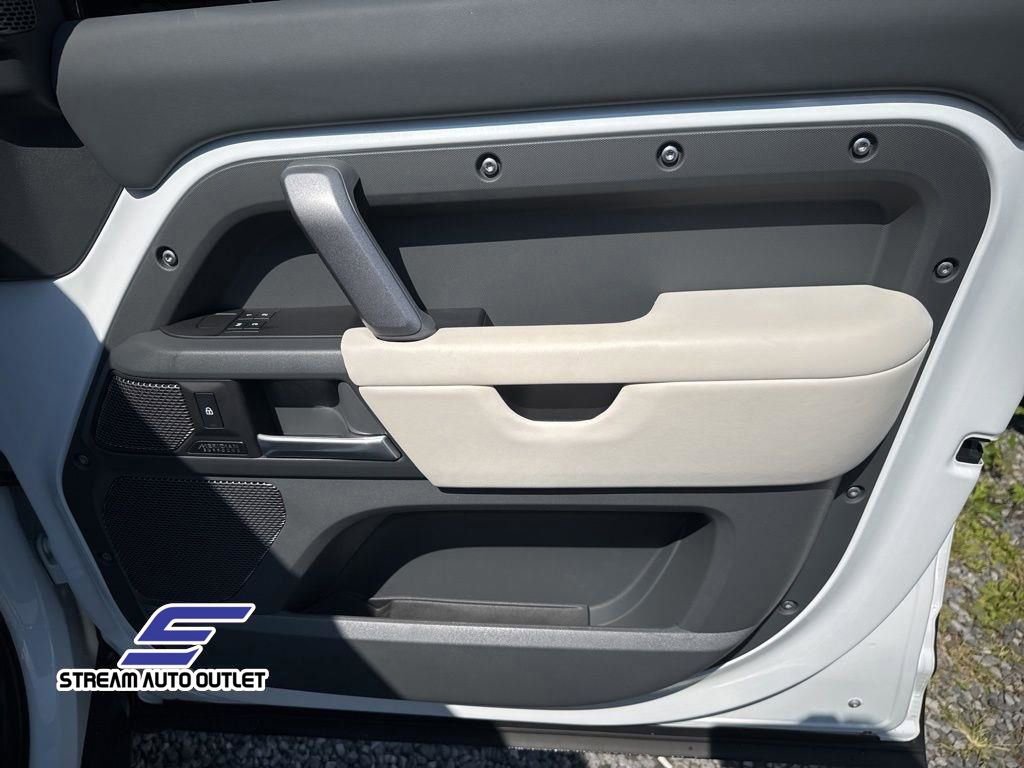 Used 2024 Land Rover Defender 110 X-Dynamic SE image 38