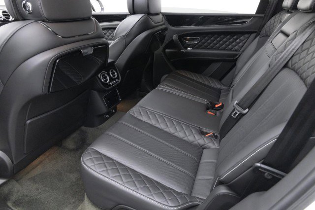 Used 2017 Bentley Bentayga image 38