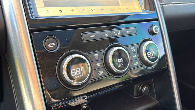 Used 2017 Land Rover Discovery First Edition AWD/4WD image 19