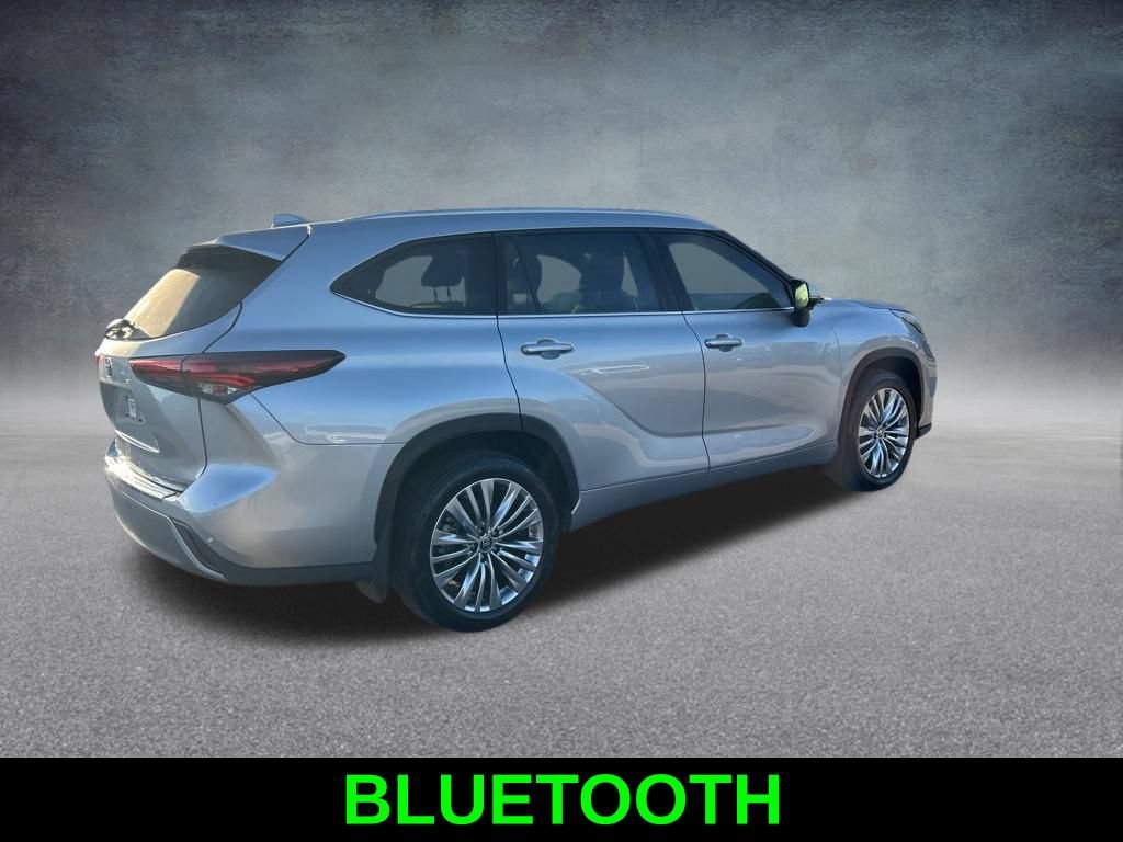 Used 2024 Toyota Highlander Platinum FWD image 5