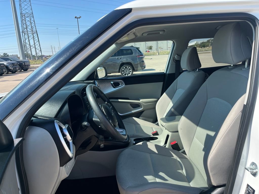 Used 2023 Kia Soul LX image 12