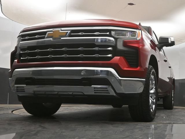 Used 2022 Chevrolet Silverado 1500 LTZ w/ LTZ Premium Package AWD/4WD image 11