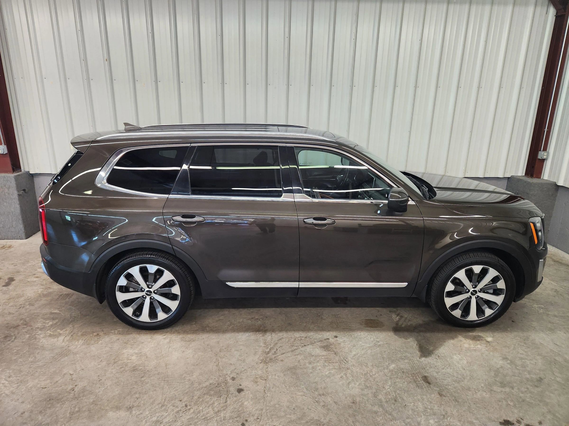 Used 2022 Kia Telluride EX w/ EX Premium Package image 14