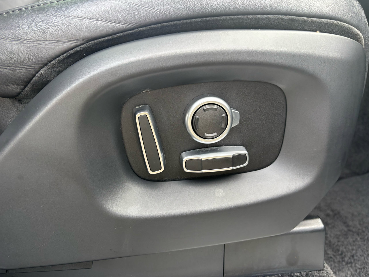 Used 2017 Land Rover Range Rover HSE image 34