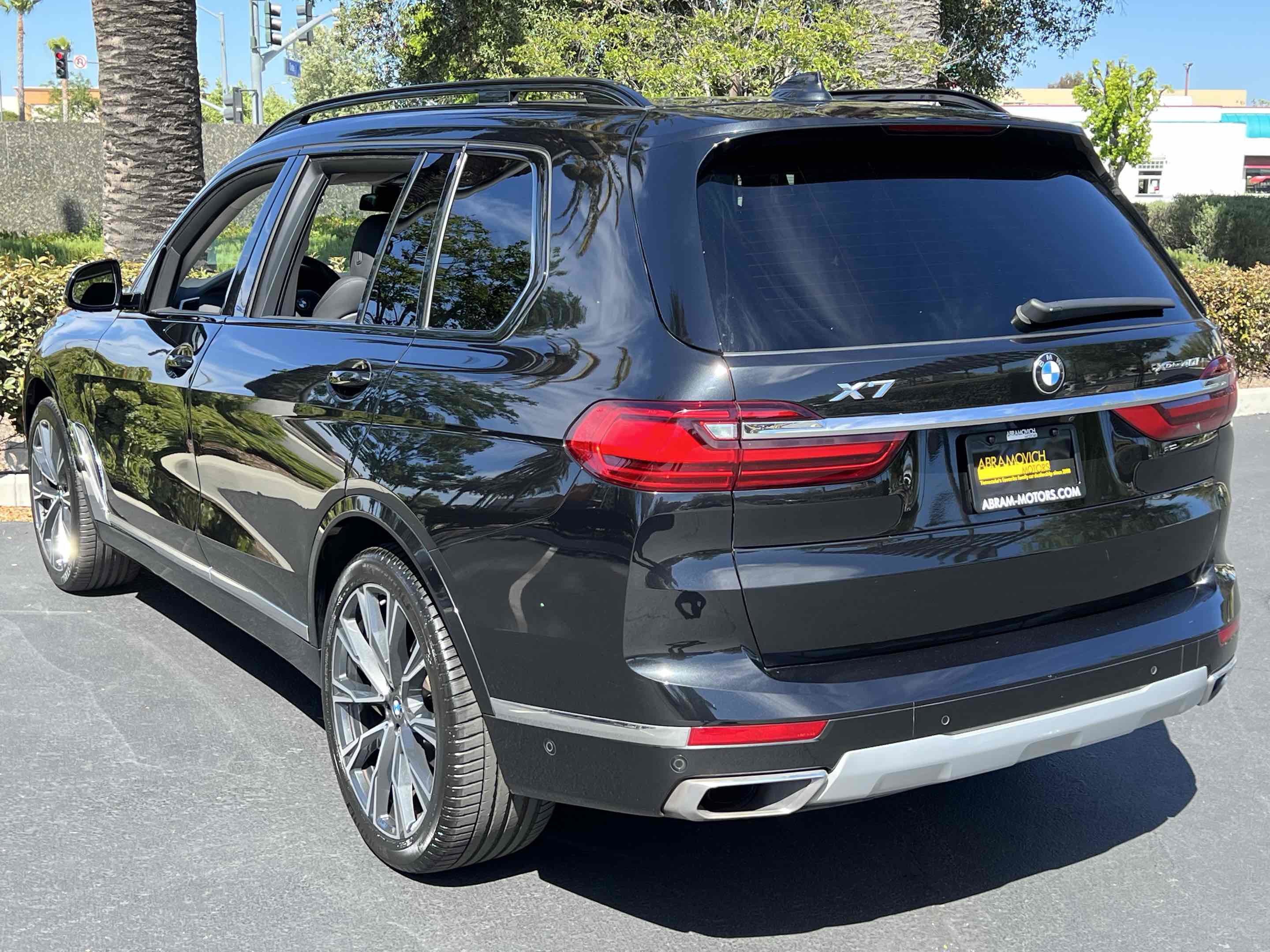 Used 2022 BMW X7 xDrive40i w/ Premium Package AWD/4WD image 2