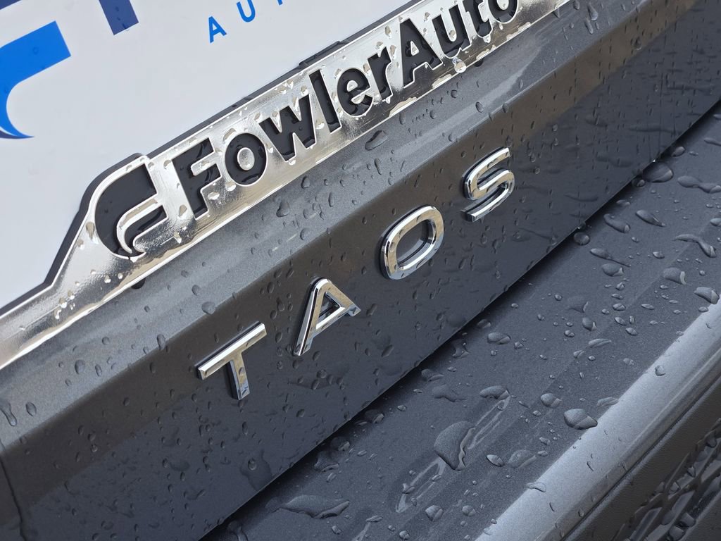 New 2026 Volkswagen Taos SE image 8