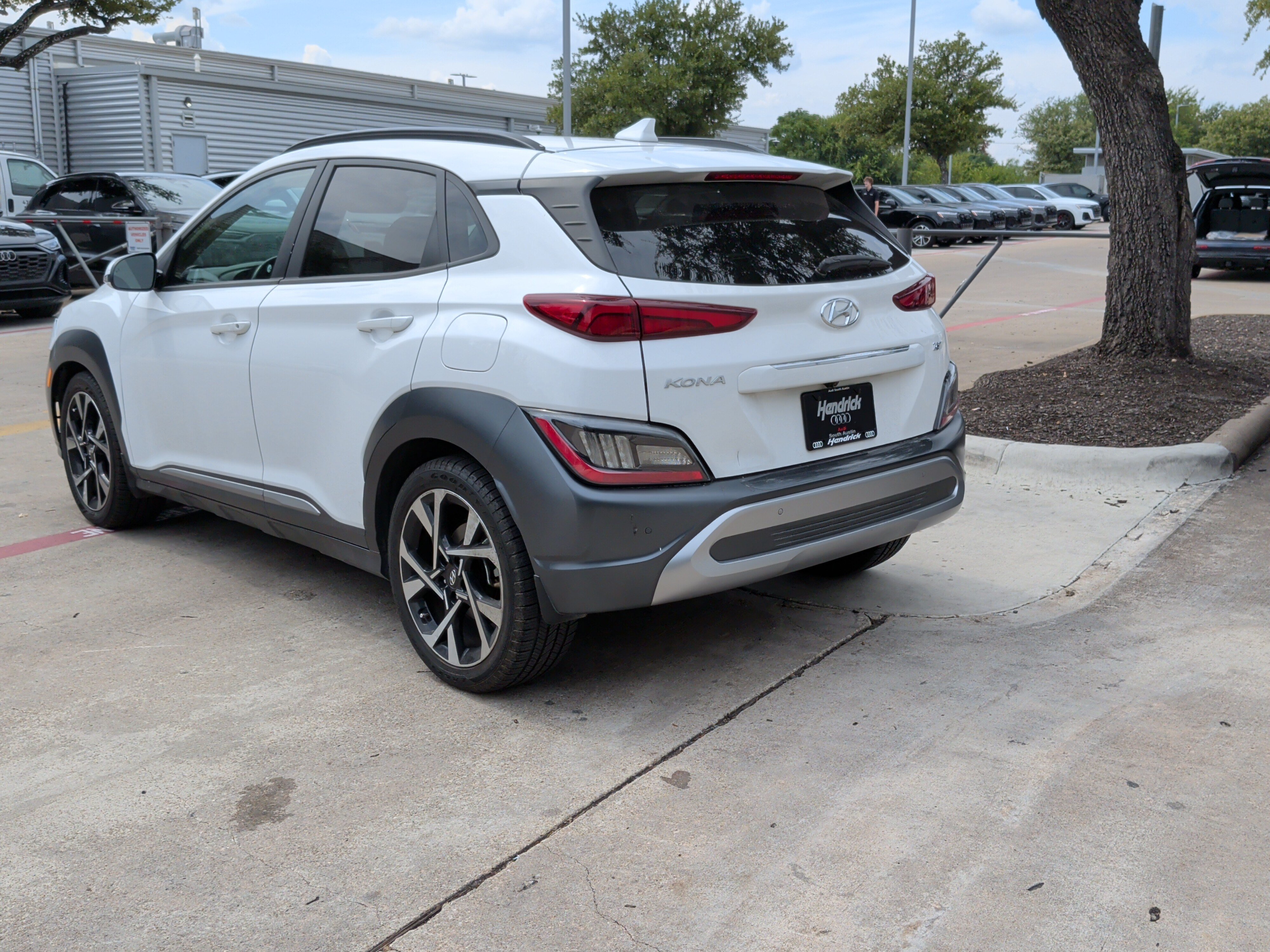 Used 2022 Hyundai Kona Limited FWD image 8