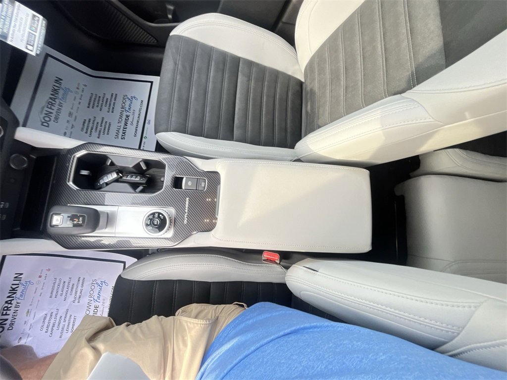 New 2025 Mitsubishi Outlander SE image 21