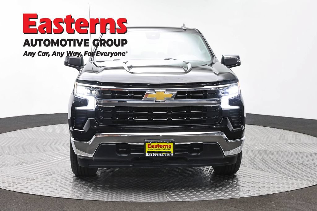 Used 2024 Chevrolet Silverado 1500 LT AWD/4WD image 2