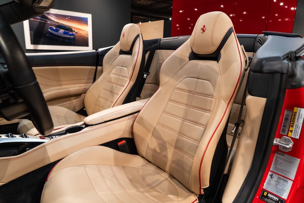 Used 2016 Ferrari California T image 4