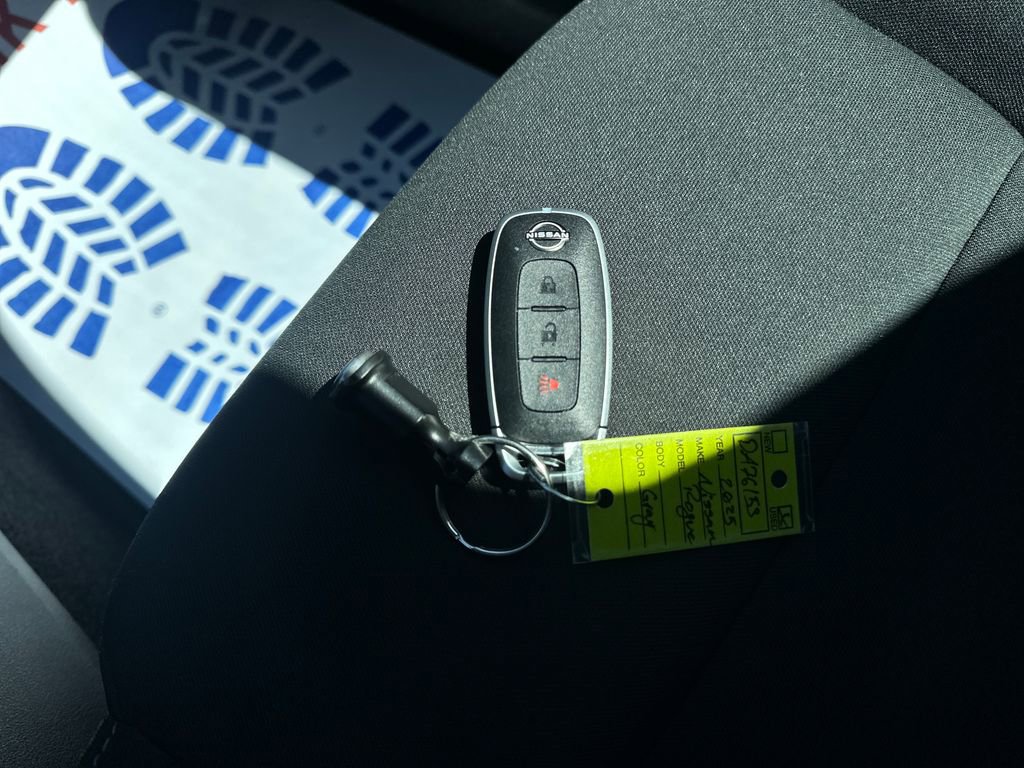 Used 2025 Nissan Rogue S AWD/4WD image 27