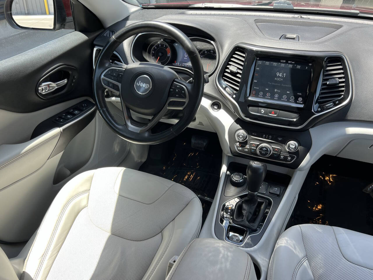 Used 2019 Jeep Cherokee Limited AWD/4WD image 23