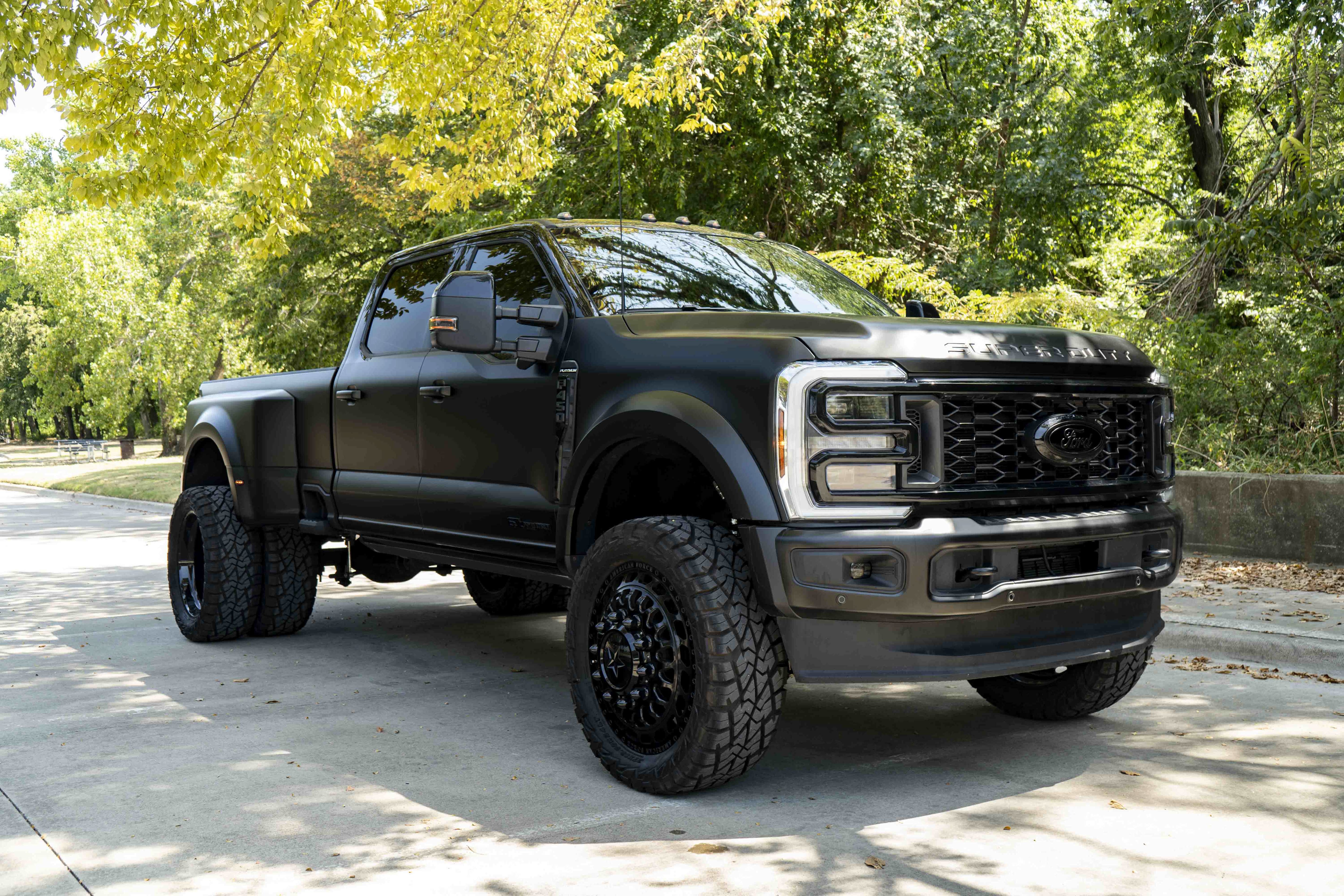 Used 2025 Ford F450 Platinum w/ FX4 Off-Road Package AWD/4WD image 2