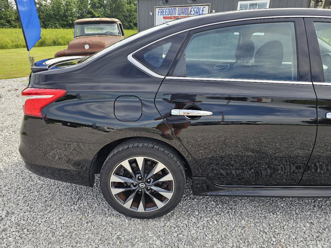 Used 2019 Nissan Sentra SR FWD image 11