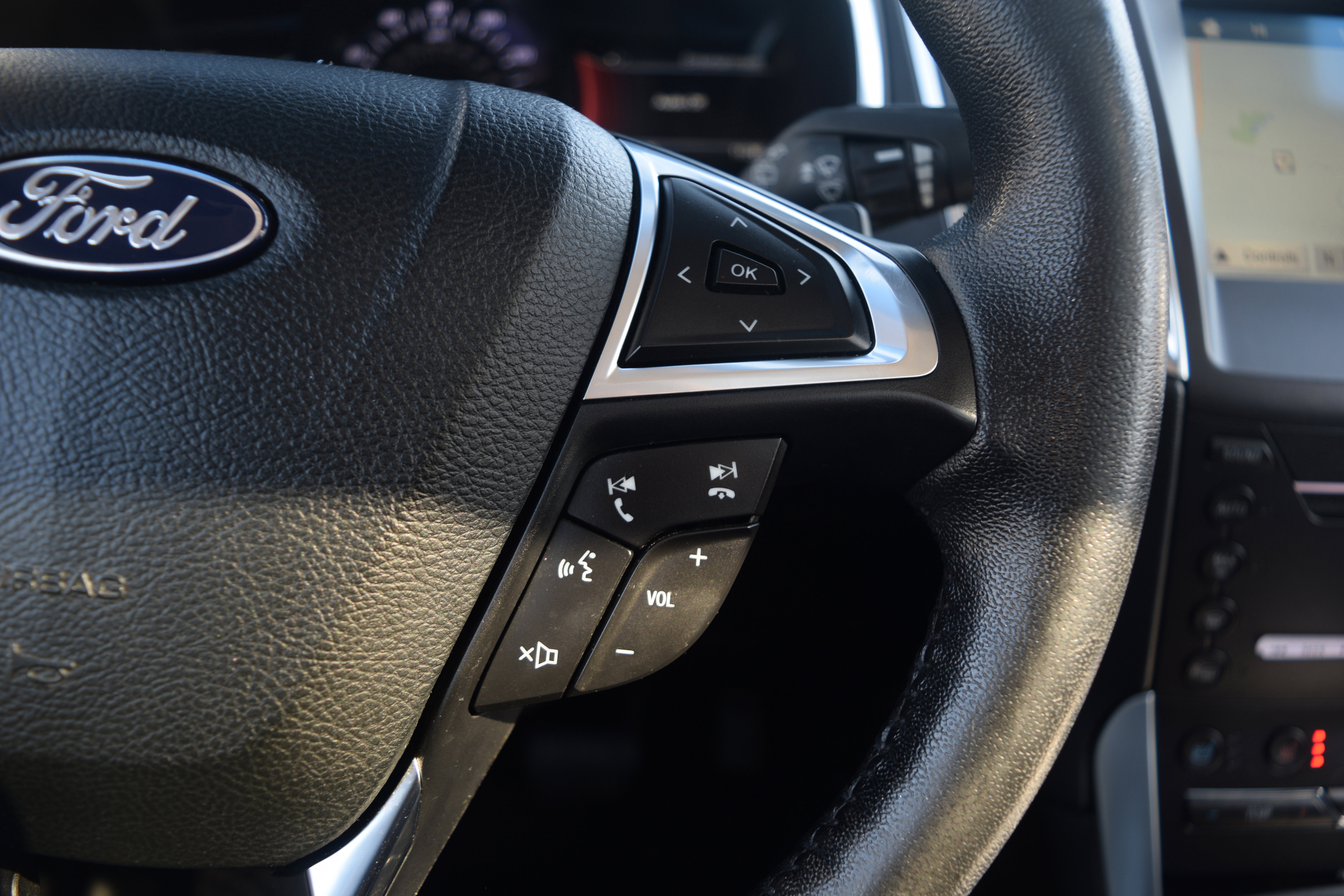 Used 2018 Ford Edge Titanium w/ Equipment Group 301A image 5