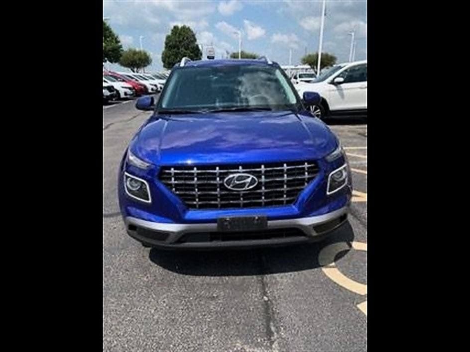 Used 2024 Hyundai Venue Limited FWD image 8