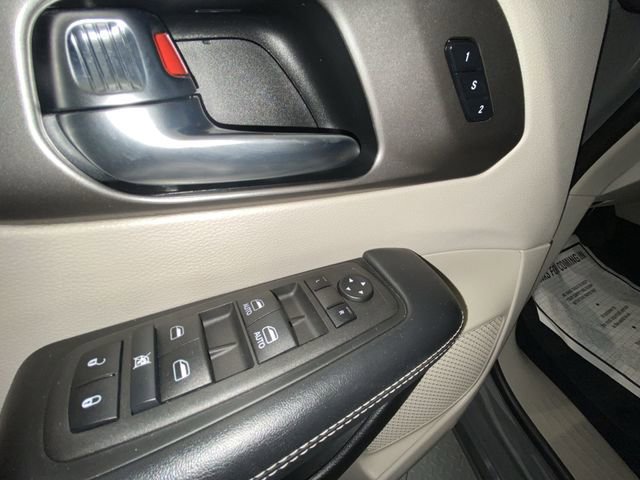 Used 2022 Chrysler Pacifica Touring-L FWD image 13