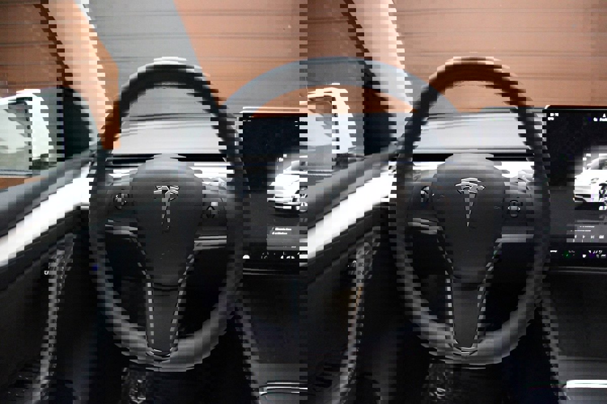 Used 2022 Tesla Model Y Long Range image 22