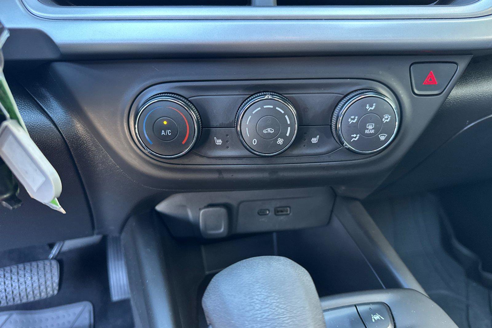 Used 2024 Chevrolet Trax RS w/ Sunroof Package image 26