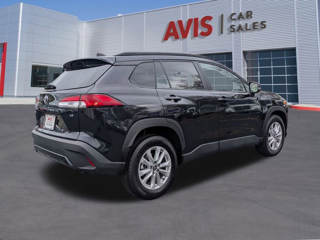 Used 2025 Toyota Corolla Cross LE image 6