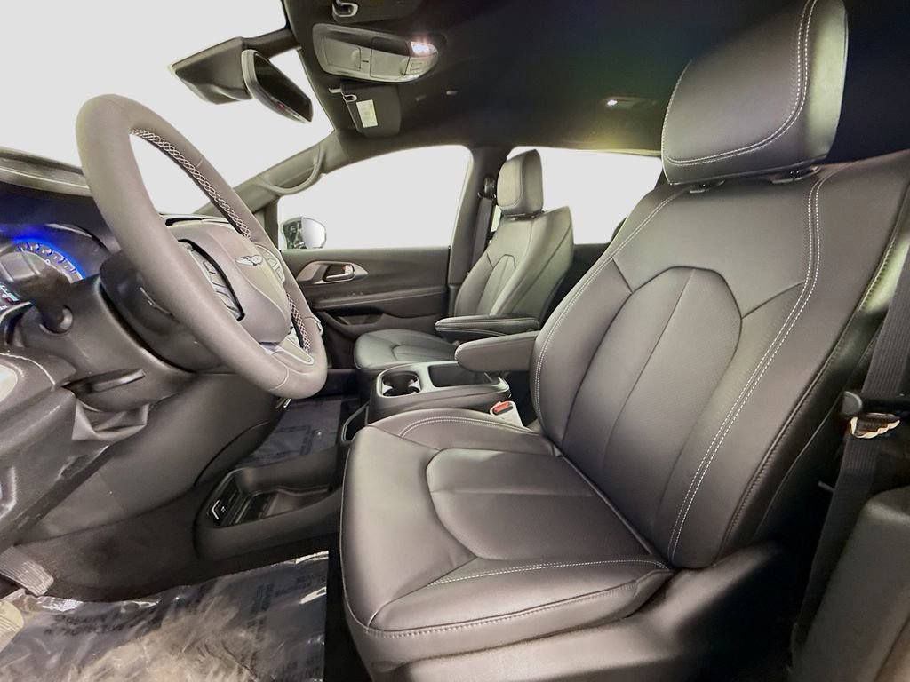 New 2026 Chrysler Pacifica Select image 10