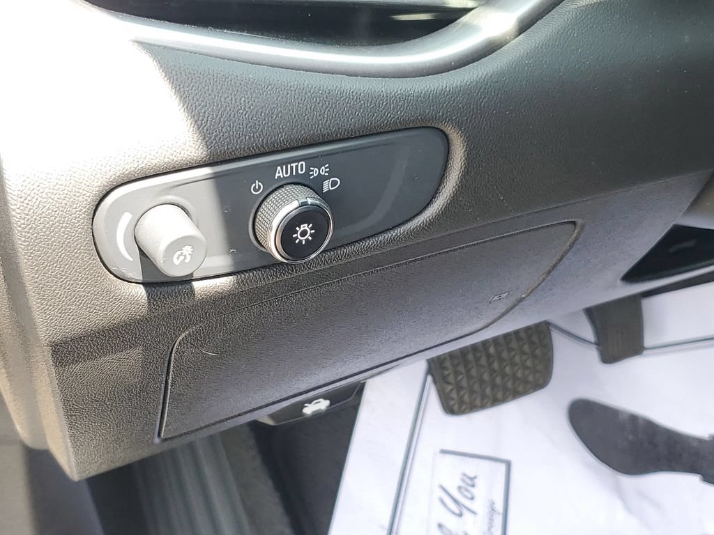 Used 2025 Chevrolet Malibu LT FWD image 8