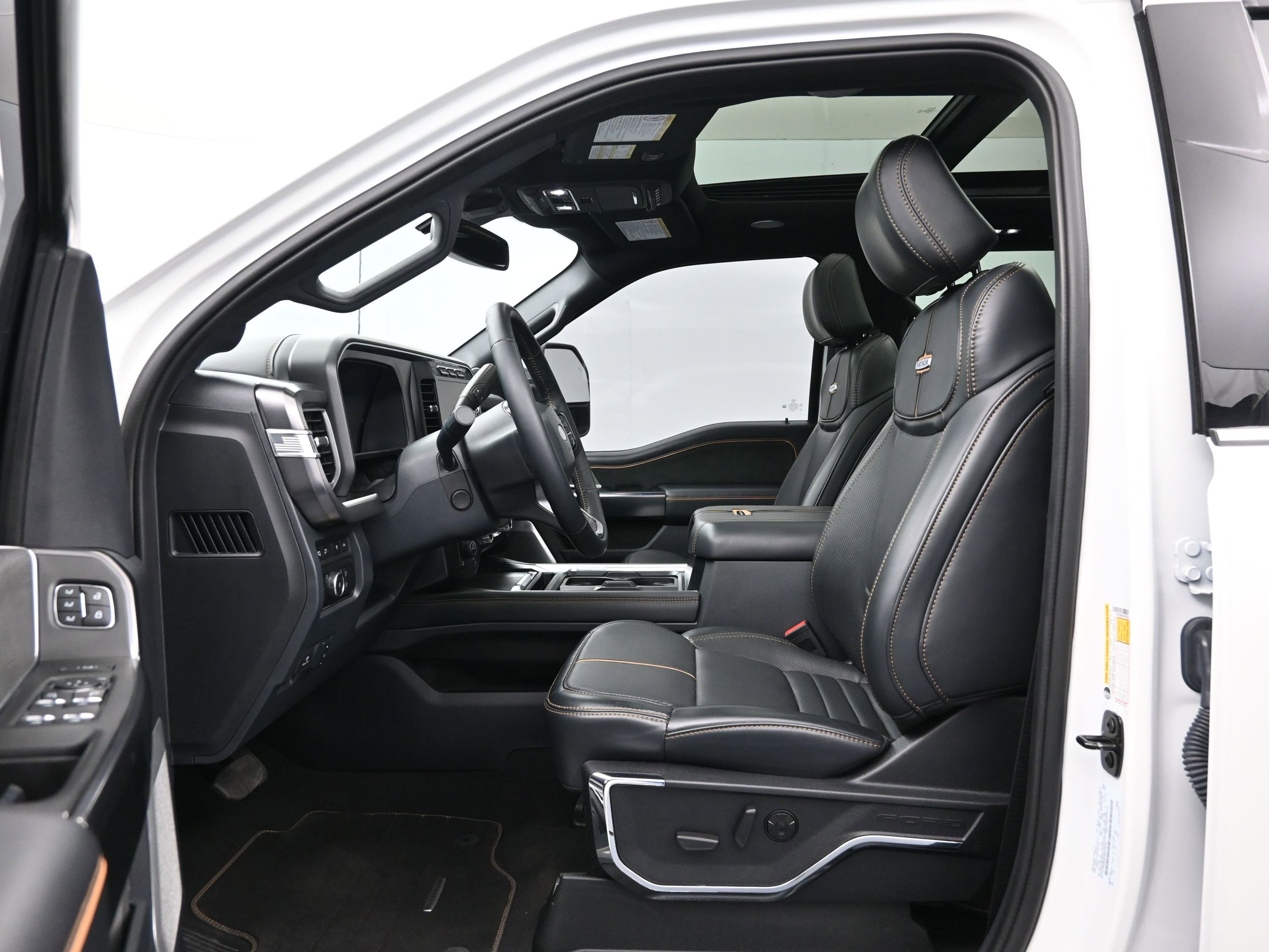 Used 2024 Ford F250 Platinum w/ Tremor Off-Road Package image 9