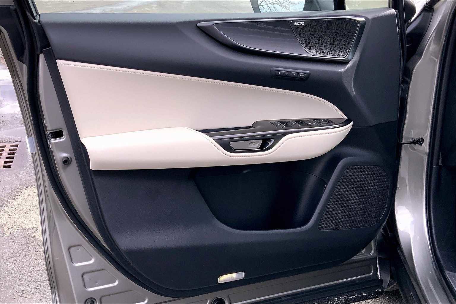 Certified 2025 Lexus NX 450h+ AWD w/ Accessory Package (Z2) image 10