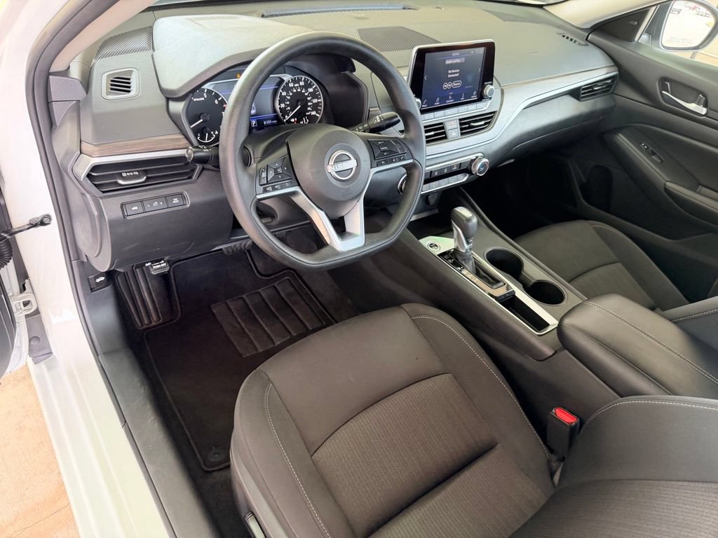 Used 2025 Nissan Altima 2.5 SV FWD image 12