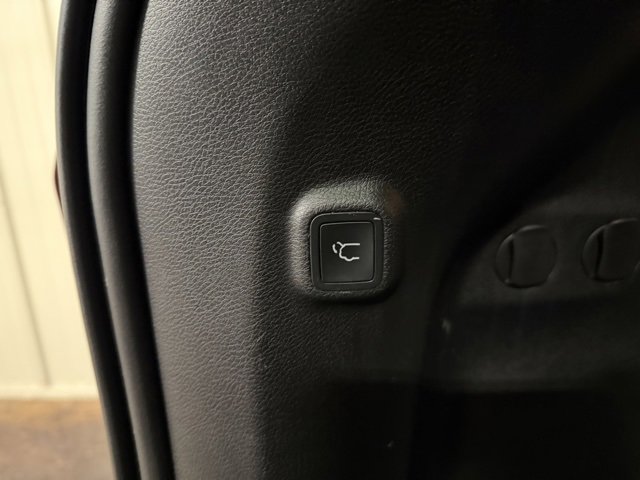 Used 2019 Jeep Cherokee Limited image 21