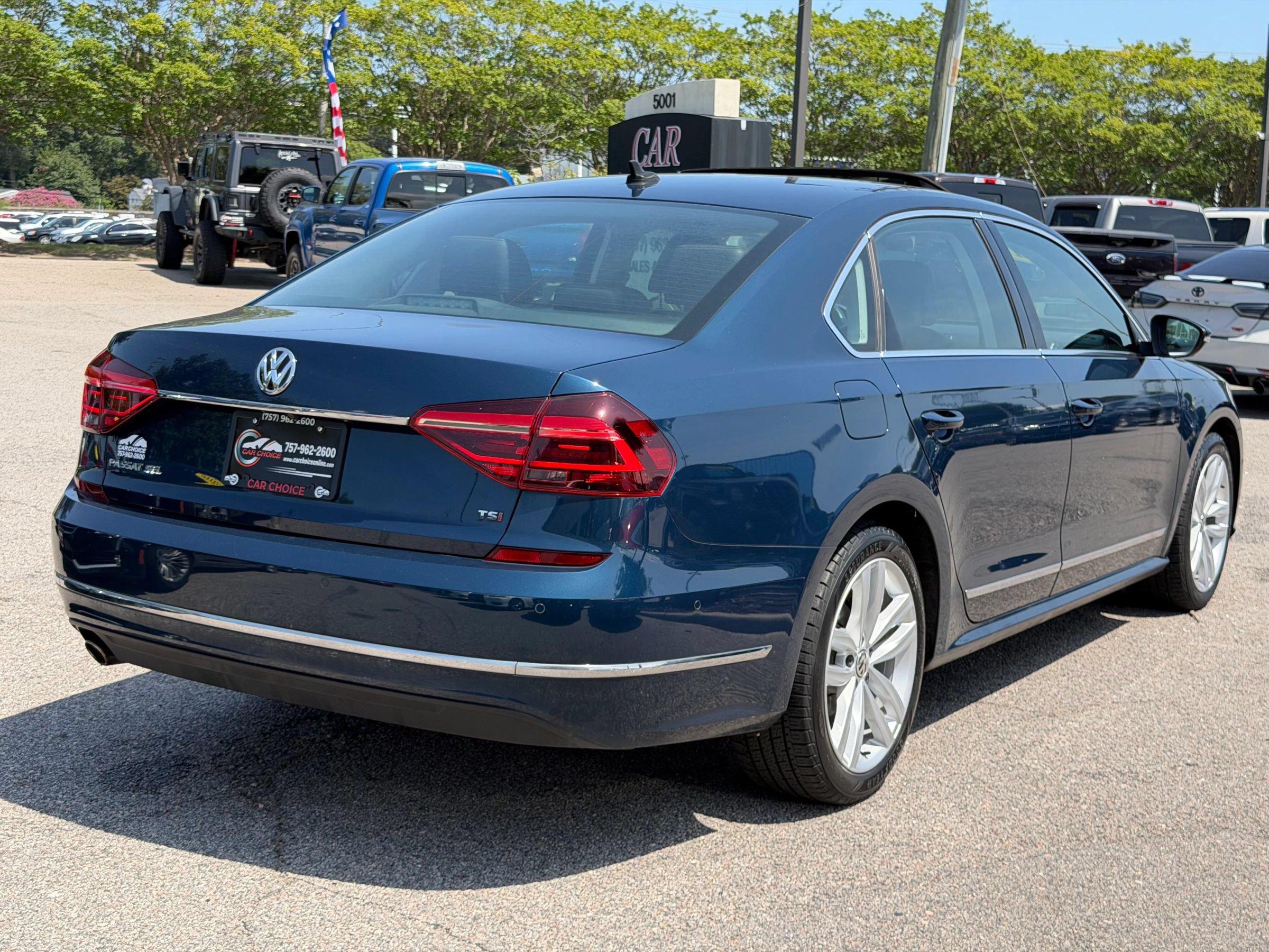 Used 2018 Volkswagen Passat 2.0T SEL Premium FWD image 8