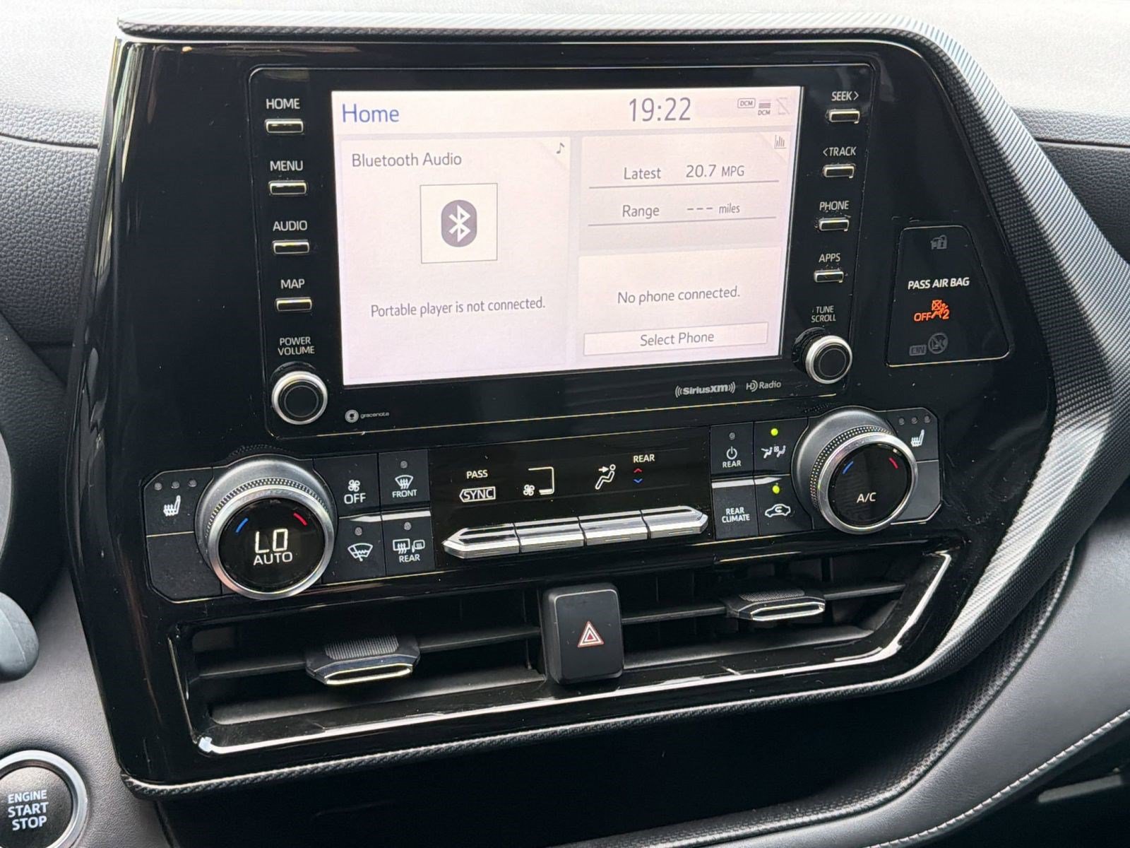 Used 2021 Toyota Highlander XSE FWD image 21