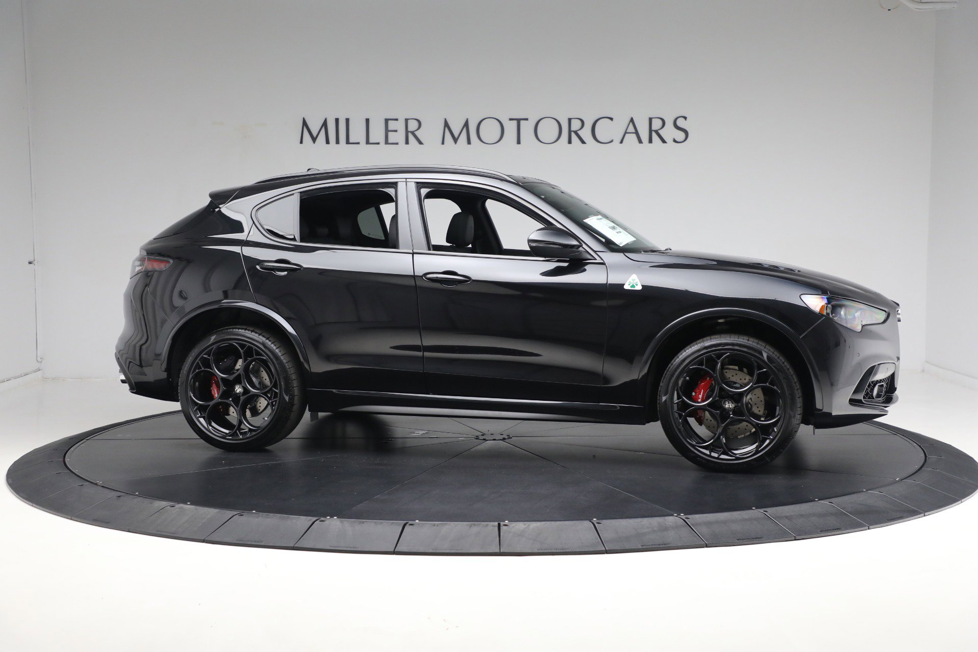 New 2024 Alfa Romeo Stelvio Quadrifoglio w/ Active Assist Plus Package AWD/4WD image 20