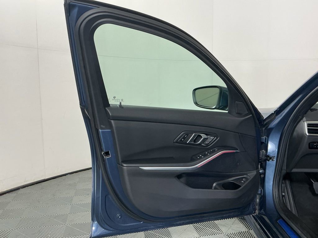 Certified 2025 BMW 330i Sedan w/ M Sport Package RWD image 19