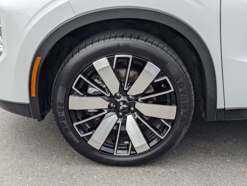 Used 2025 Mitsubishi Outlander SE FWD image 13