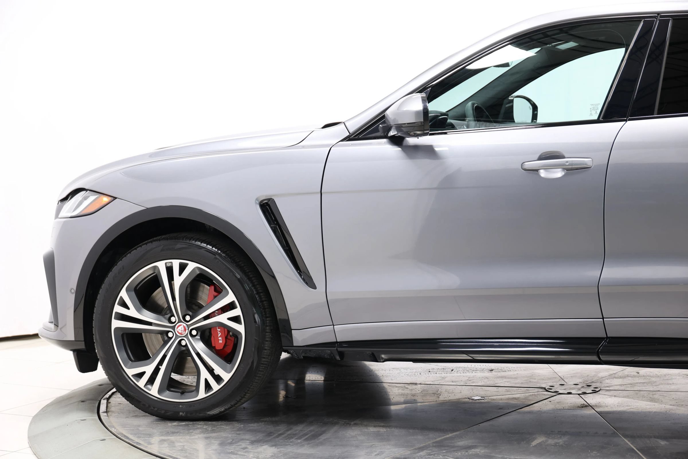 Used 2022 Jaguar F-PACE SVR AWD/4WD image 8