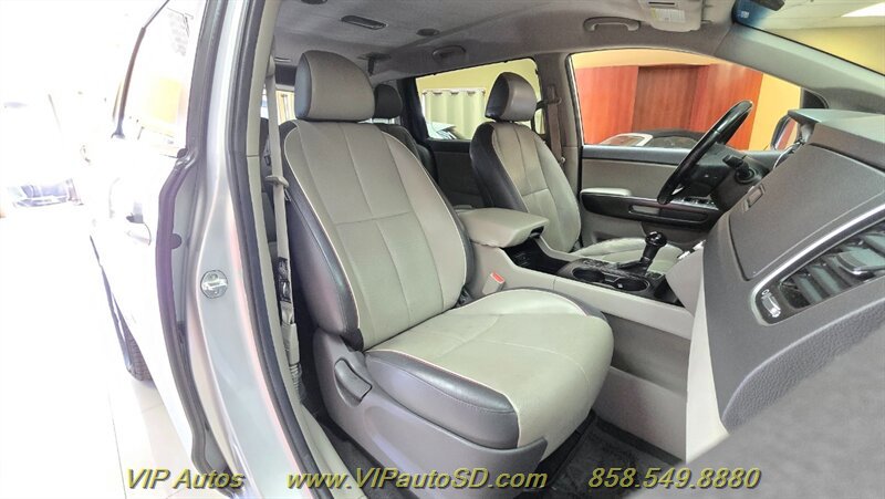 Used 2017 Kia Sedona LX w/ LX Essentials Premium Package FWD image 16