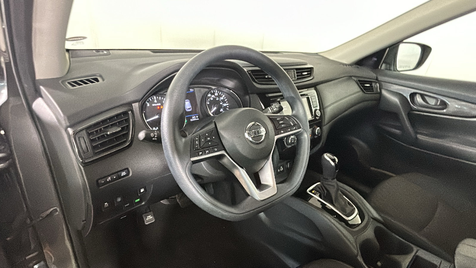 Used 2020 Nissan Rogue S FWD image 16