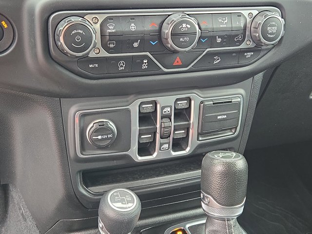 Used 2018 Jeep Wrangler Unlimited Sahara w/ Cold Weather Group AWD/4WD image 29