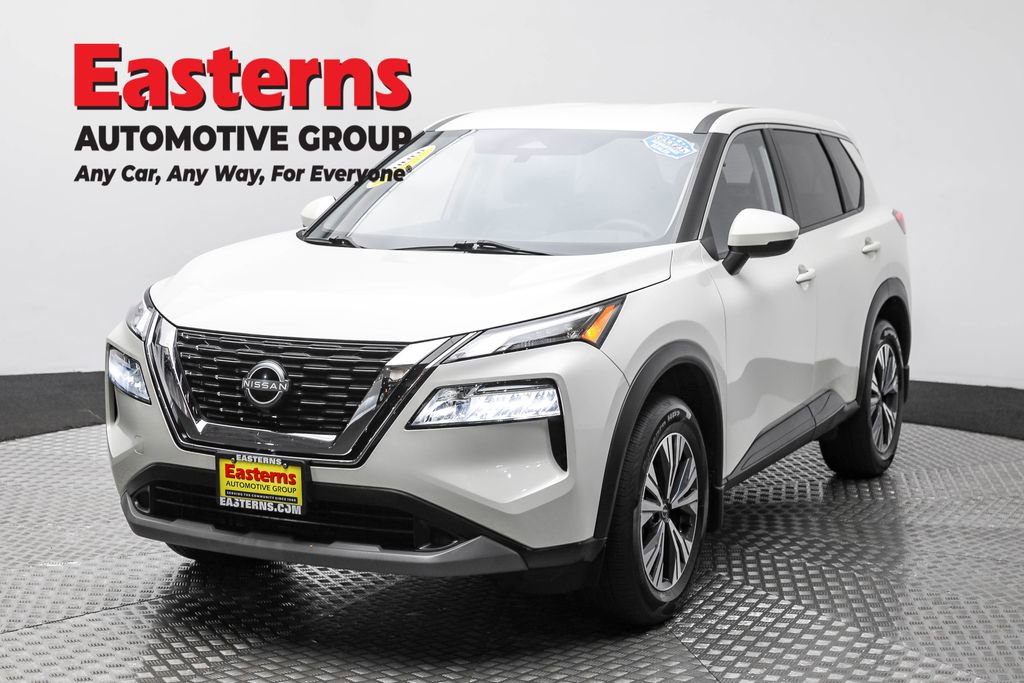 Used 2022 Nissan Rogue SV image 1