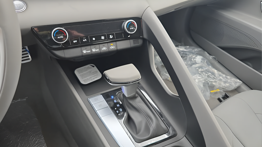 Certified 2026 Hyundai Elantra Sport FWD image 15