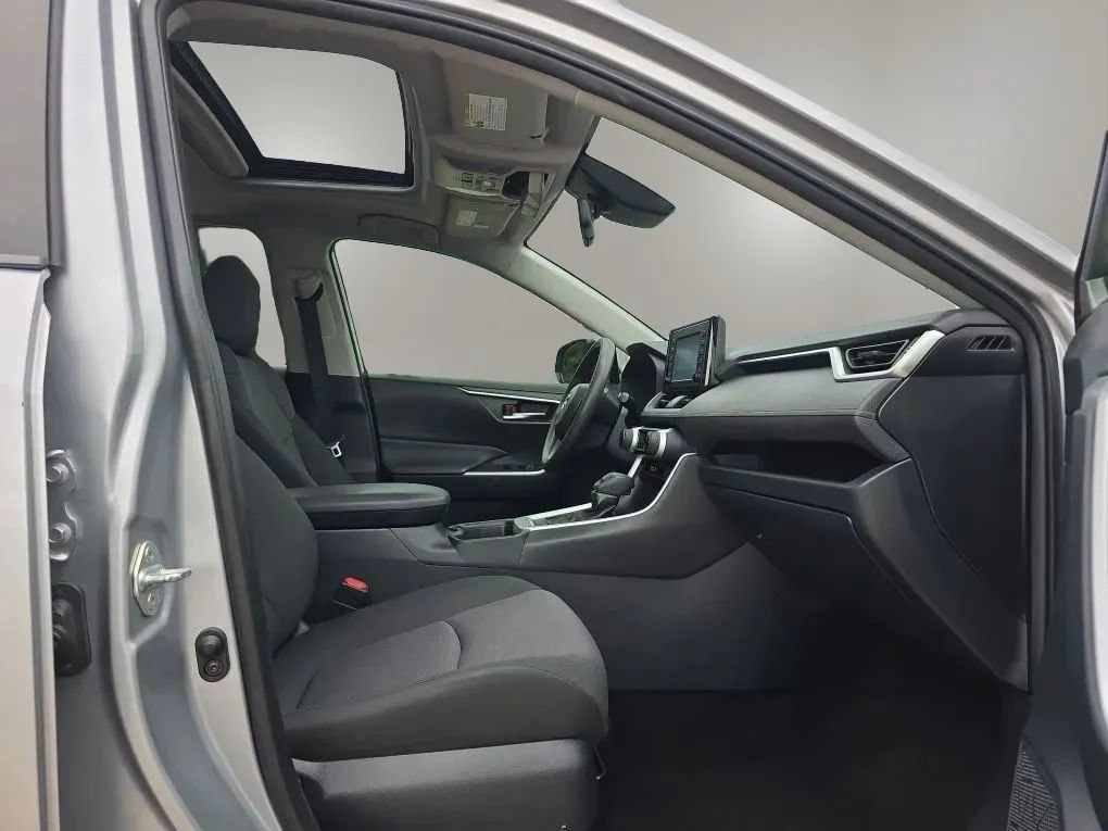 Used 2019 Toyota RAV4 XLE FWD image 43