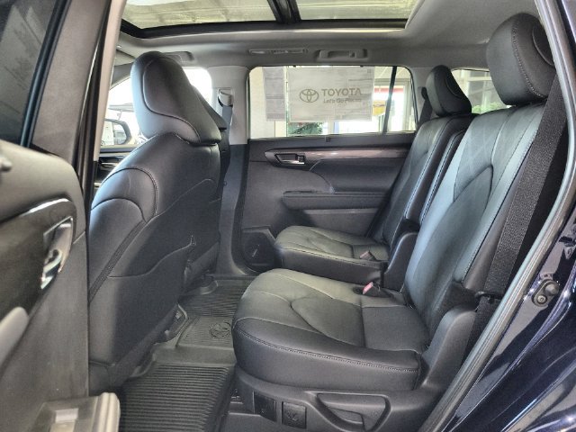New 2026 Toyota Highlander Platinum AWD/4WD image 23