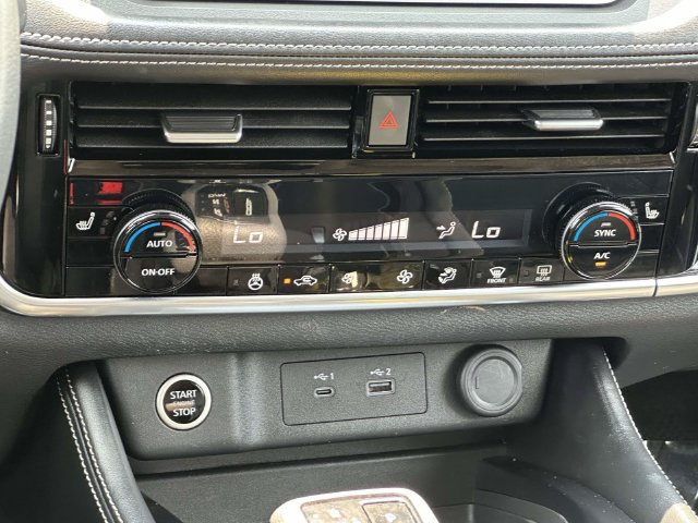 Used 2023 Nissan Rogue SL AWD/4WD image 18