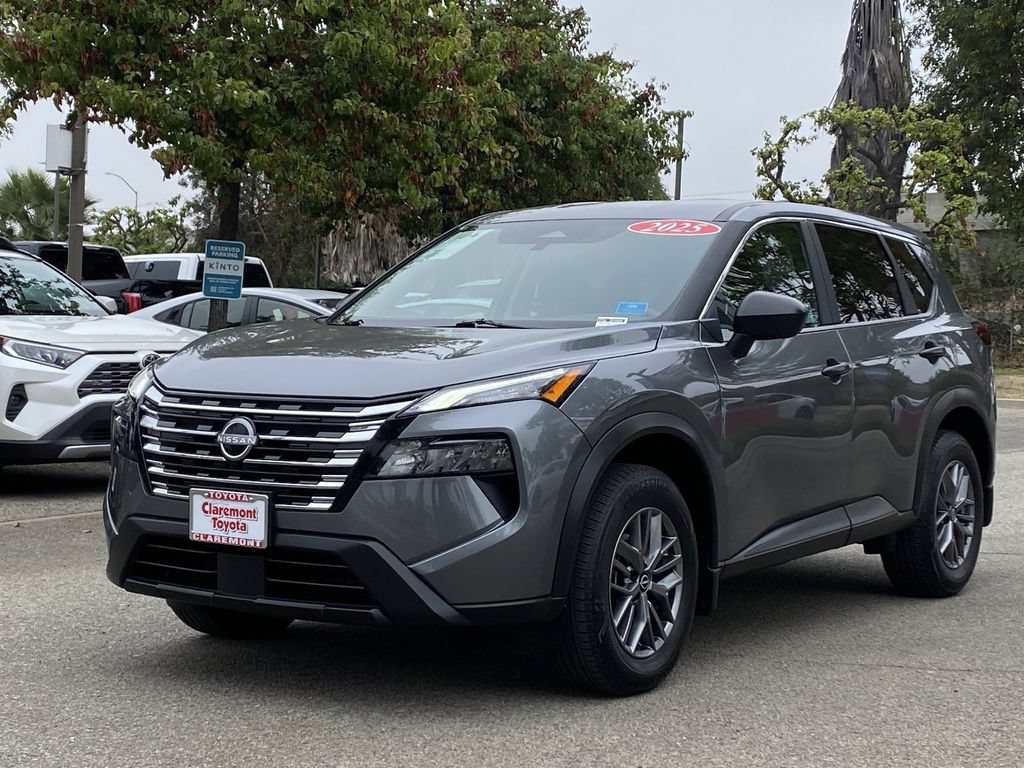 Used 2025 Nissan Rogue S FWD image 38
